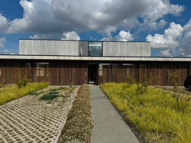 TE HUUR – MODERNE WONING MET 3 SLAAPKAMERS