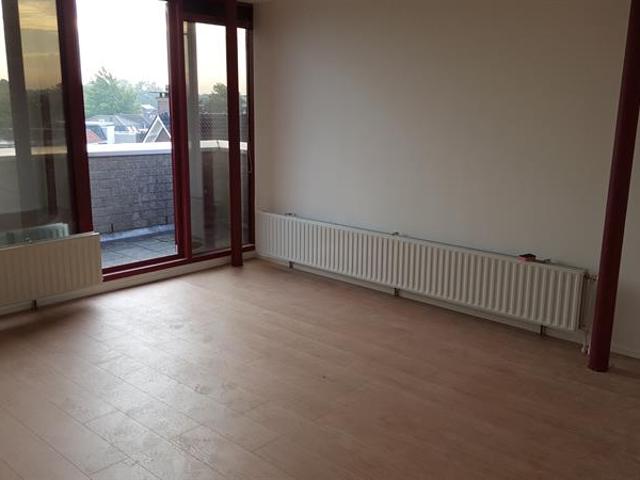 Te huur, mooi 3 kamer appartement gelegen op
