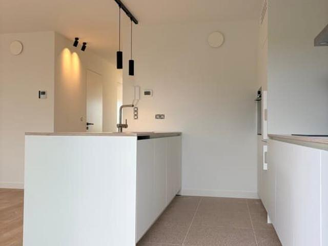 Te huur: mooi appartement met airco en gratis parkeerplaats