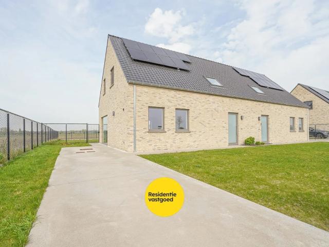 Te huur | Onder reservatie: Halfopen woning met 3 slaapkamers te huur in Aartrijke Aartrijke 8211 Residentie Vastgoed