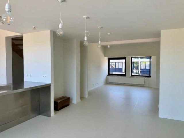 TE HUUR Op zoek naar een ruim appartement in hartje Merchtem? Welkom Home!