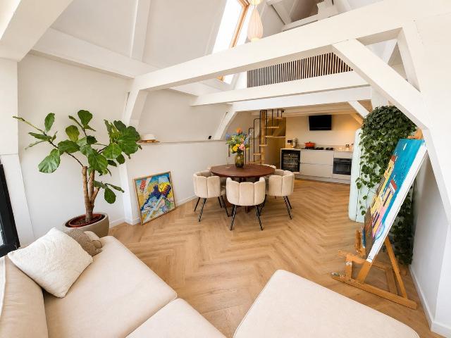 Te huur: Appartement Oudezijds Voorburgwal in Amsterdam