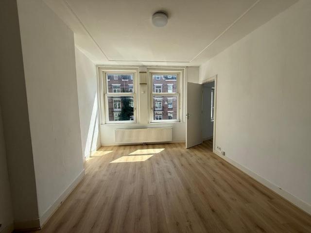Te huur: Appartement Admiraal De Ruijterweg 48 2 in Amsterdam