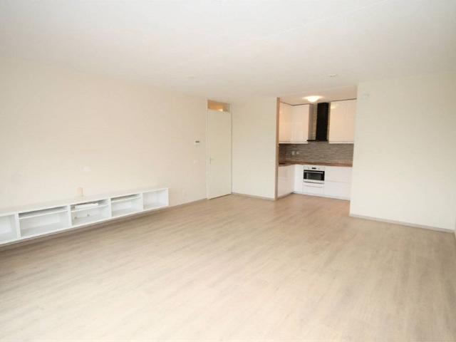 Te huur: Appartement Simon Carmiggelthof 95 in Den Haag