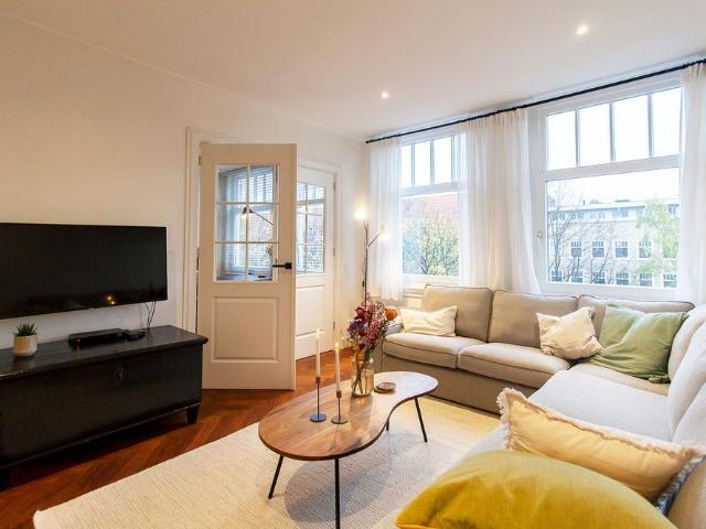 Te huur: Appartement Van Tuyll van Serooskerkenweg 110 3 in Amsterdam