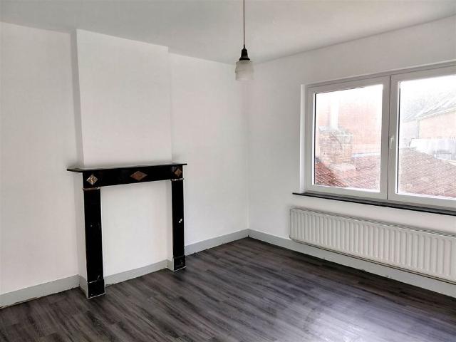 TE HUUR: Gesloten bebouwing met 2 slaapkamers in het centrum van Heusden!