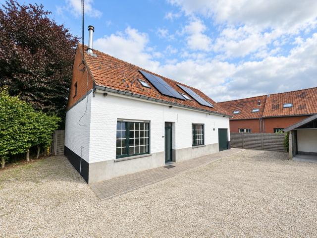 Te huur: Gezellige gerenoveerde woning met 3 slpk, carport en tuintje, rustige ligging te Torhout Torhout 8820 Osaer & Pauwels