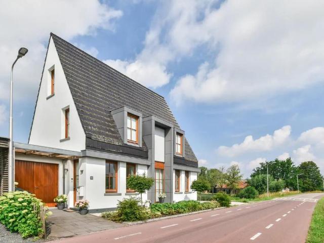 Te huur: Huis Amsteldijk Zuid 92 in Amstelveen