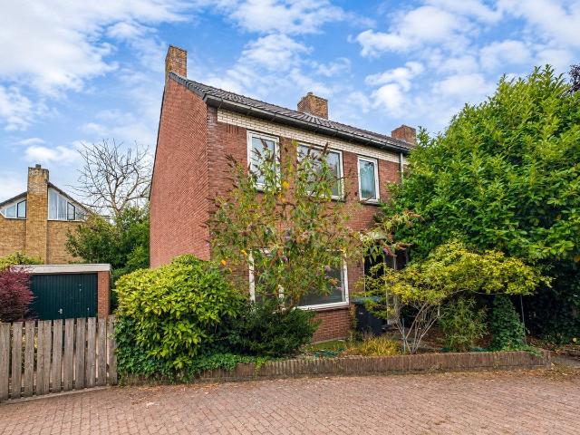Te huur: Huis Anne Franklaan in Bussum