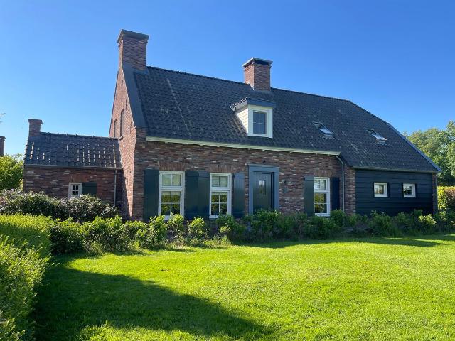 Te huur: Huis Bredasebaan in Sprundel