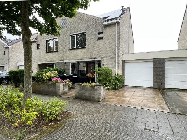 Te huur: Huis Esdoornplantsoen in Almere