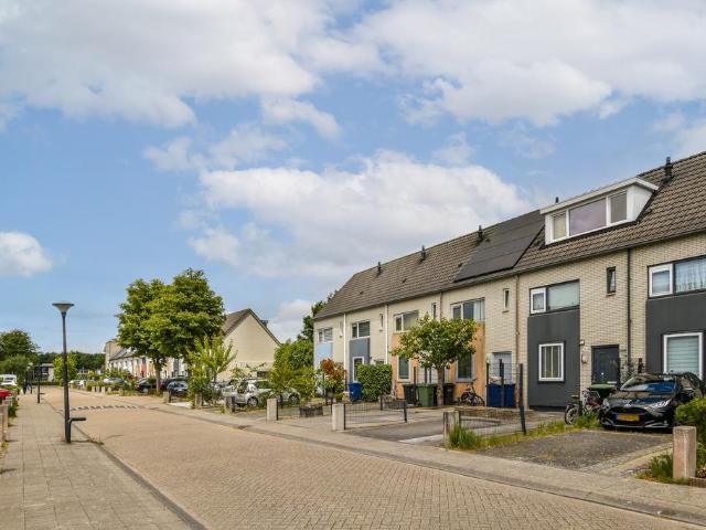 Te huur: Huis Jan Rijksenstraat in Almere