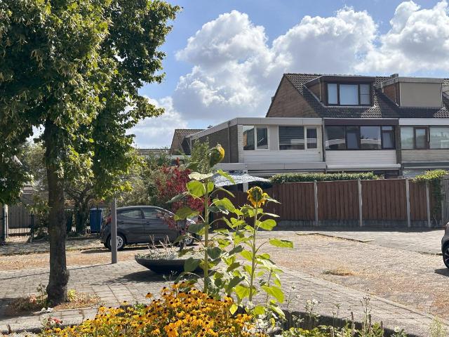 Te huur: Huis Smallandstraat in Pernis Rotterdam