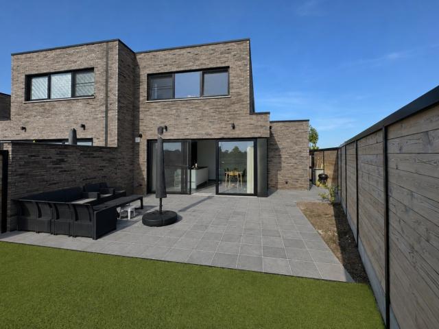 Te huur: Hoogwaardig afgewerkte en energiezuinige woning, 3 slpk en tuin met landelijk zicht, Aartrijke. Zedelgem 8211 Osaer & Pauwels