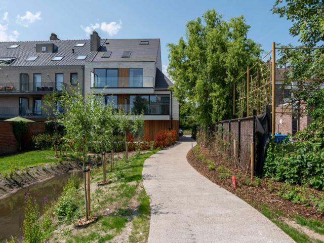 Te huur in Brugge – Hoekappartement met 2 slaapkamers in.