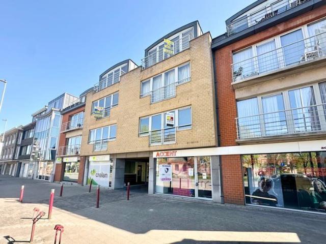 Te huur, instapklaar appartement met terras en garagebox.
