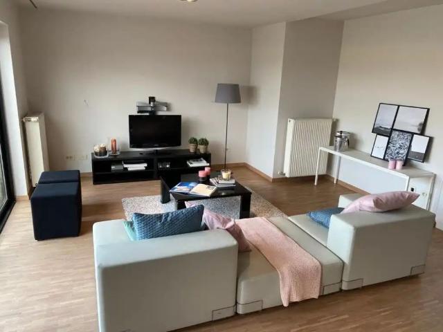 TE HUUR | Instapklaar 2 slaapkamerappartement met ruim terras en garage