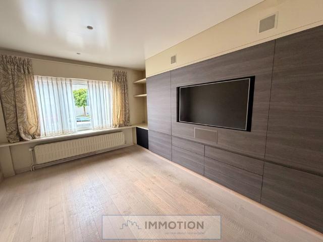 Te Huur KortrijkComfortabele woning met 3 slaapkamers, ruime garage en tuintje