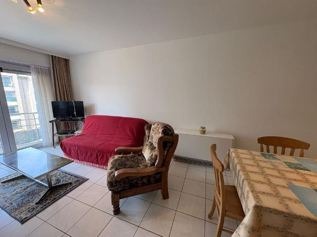 Te huur ruim 2 slaapkamerappartement op toplocatie in Westende met garage!