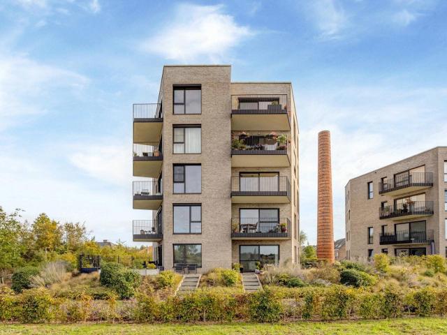 Te huur: ruim appartement met uniek zicht op water
