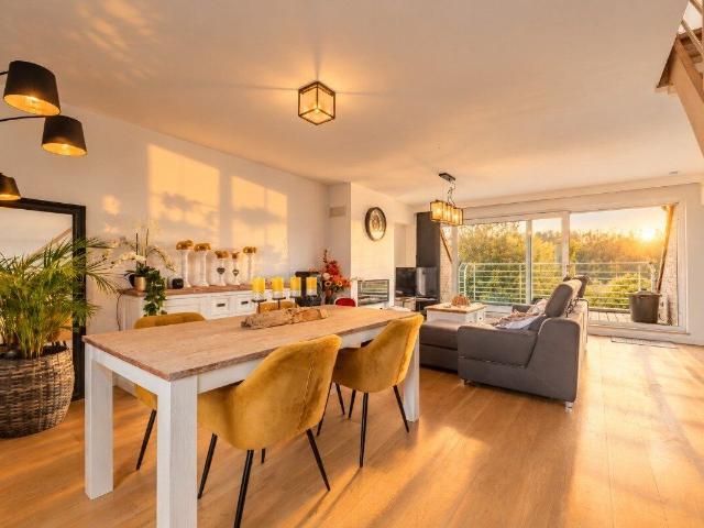 Te huur ruime duplex met 3 slaapkamers, terrassen en garage
