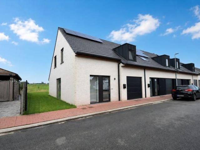 Te huur: ruime en lichtrijke woning in Esen