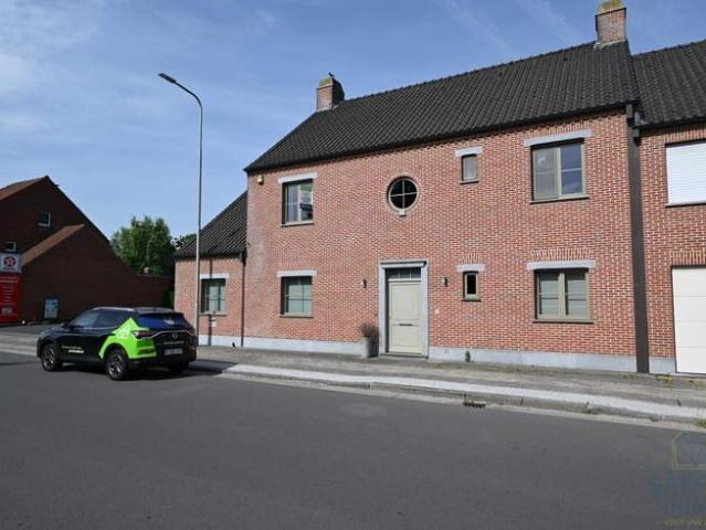 Te huur – Ruime gezinswoning met zonnige tuin in het hart.