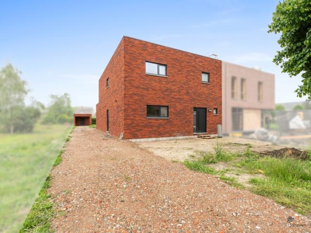 Te Huur Ruime HO nieuwbouwwoning met 3 +1 slpk en tuin