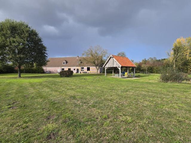 TE HUUR – RUIME VRIJ GELEGEN WONING MET GROTE TUIN 4 5 slpk
