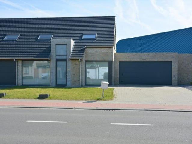 Te huur: ruime woning met 3 slaapkamers, tuin en garage