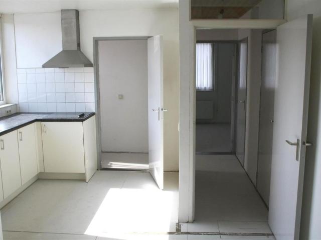 Te huur: Royaal 3 kamer appartement met dakterras en parkeren op eigen terrein!