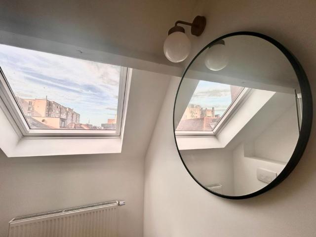 Te huur volledig gerenoveerd duplex 2 slaapkamerappartement
