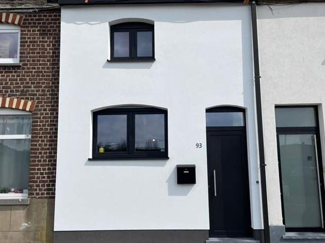 TE HUUR: Volledig gerenoveerde woning
