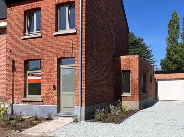 Te huur: volledig gerenoveerde wonnig