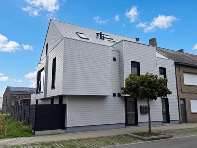TE HUUR – ZUINIG EN RECENT GELIJKVLOERSAPPARTEMENT IN SIN.