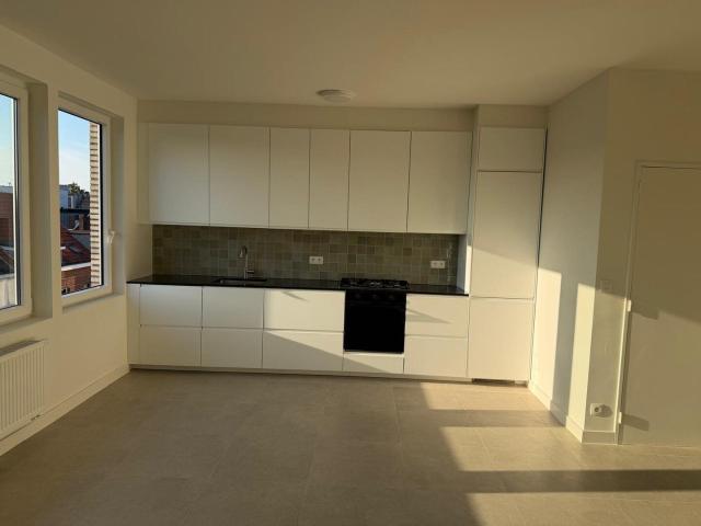 TE HUUR 1/11 PRACHTIG GERENOVEERD APPARTEMENT IN MERKSEM