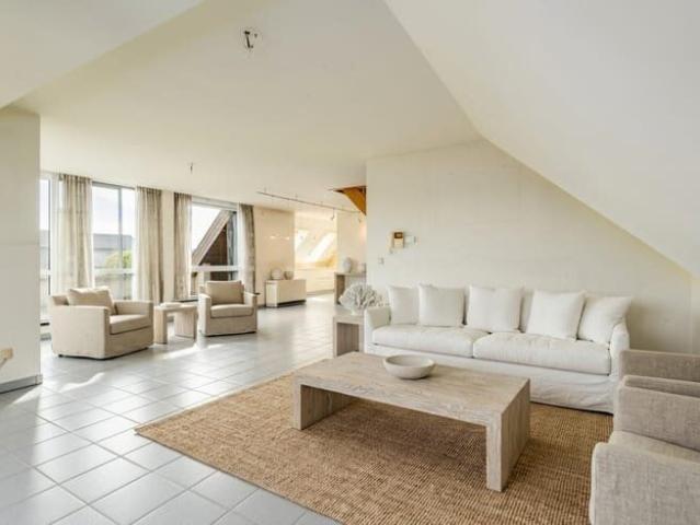 Te huur 3 slaapkamer duplexappartement met terras