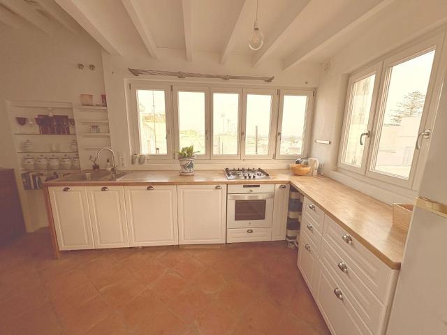 te invita a descubrir esta exquisita casa de pueblo, un refu. 116m² Tarifa