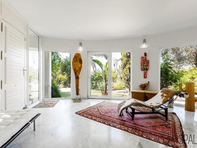 Te presentamos esta exclusiva finca en Valencina de la Conce. 536m² Valencina de la Concepción