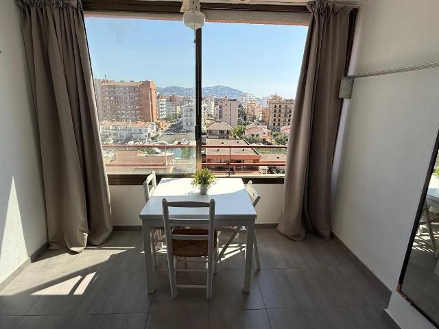Te presentamos este práctico y luminoso apartamento de un so. 35m² Roses