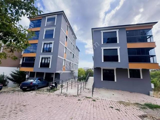 Tema Emlaktan Altınova Mahallesi Ferah 1+1kiralık Daire