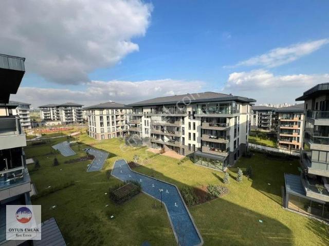 Tema İstanbul 2 B Etabında Büyük Tip Satılık 3+1 Boş Daire 200m²