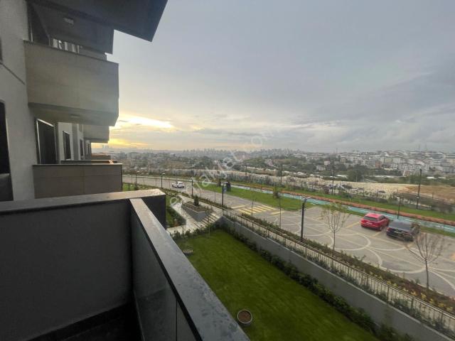 Tema İstanbul 2'de Satılık 1+1 Peyzaj Manzaralı Köşe Daire 83m²