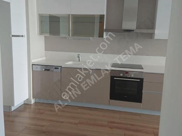 Tema İstanbul'da Havuz Manzaralı 1+1 Kiralık Daire