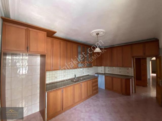 Temeleğitim Mahallesinde 3+1 150m2 Kiralık Daire