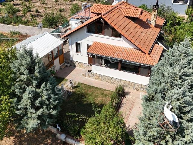 Temelli Gölüne Yakın Yemyeşil Bahce İcerisnde Müstakil Bir Yaşam