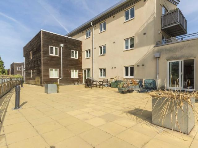 Temeraire Place, Brentford TW8, 2 bed flat to rent, £1,902 pcm | PrimeLocation