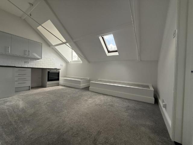Temperance Hall, Trinity Street. 1 bed flat to rent £775 pcm £179 pw