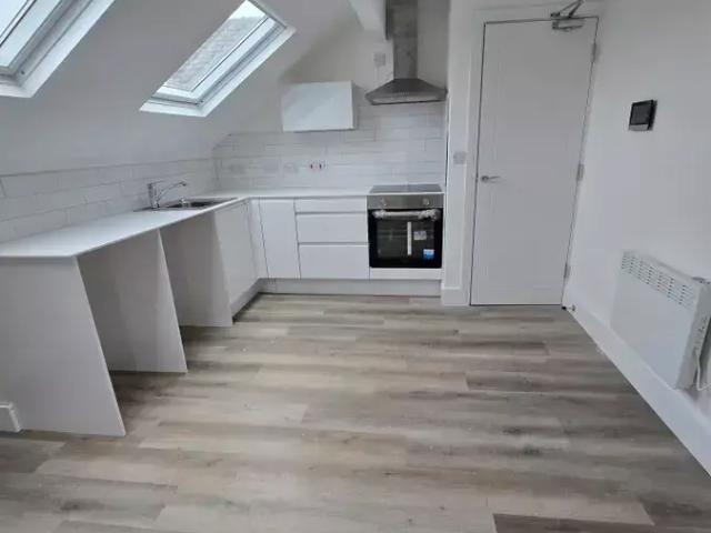 Tempest Road, Leeds, LS11 6RD 1 bed flat to rent £625 pcm £144 pw