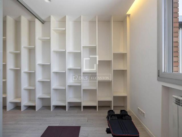 Temporal vacational rent. Available from August for 10/11 months. Excellent 3 Bedroom penthouse for rent in Les Corts, Barcelona